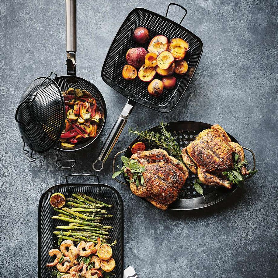 Barbecue & Grilling * | Free Delivery Crate & Barrel Outdoor Round Non-Stick Bbq Grill Basket With Lid